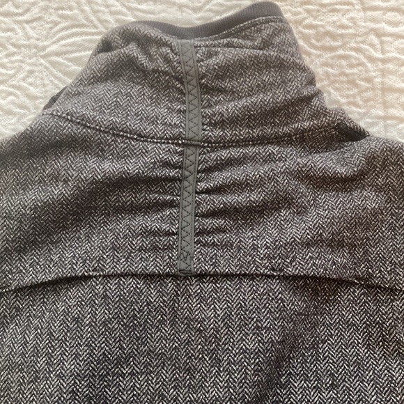 Lululemon pullover - Picture 5 of 8